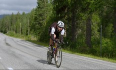 开云平台-刹车区的心跳，诺里斯一刹定江山，红牛二队鏖战力克索伯