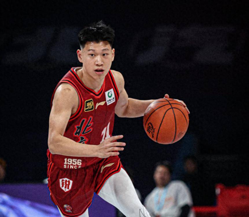 北京男篮大胜，实力更上一层楼