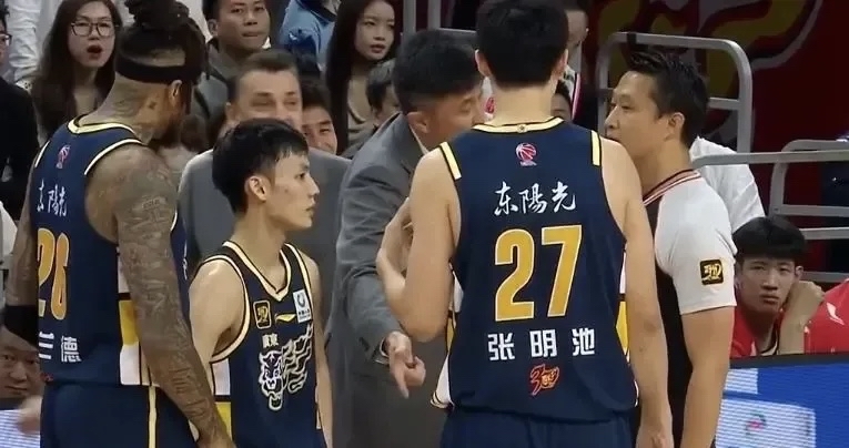 关键时刻发力，球队终结连败