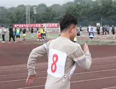 懵逼领先被追平，男子赛跑引爆激情
