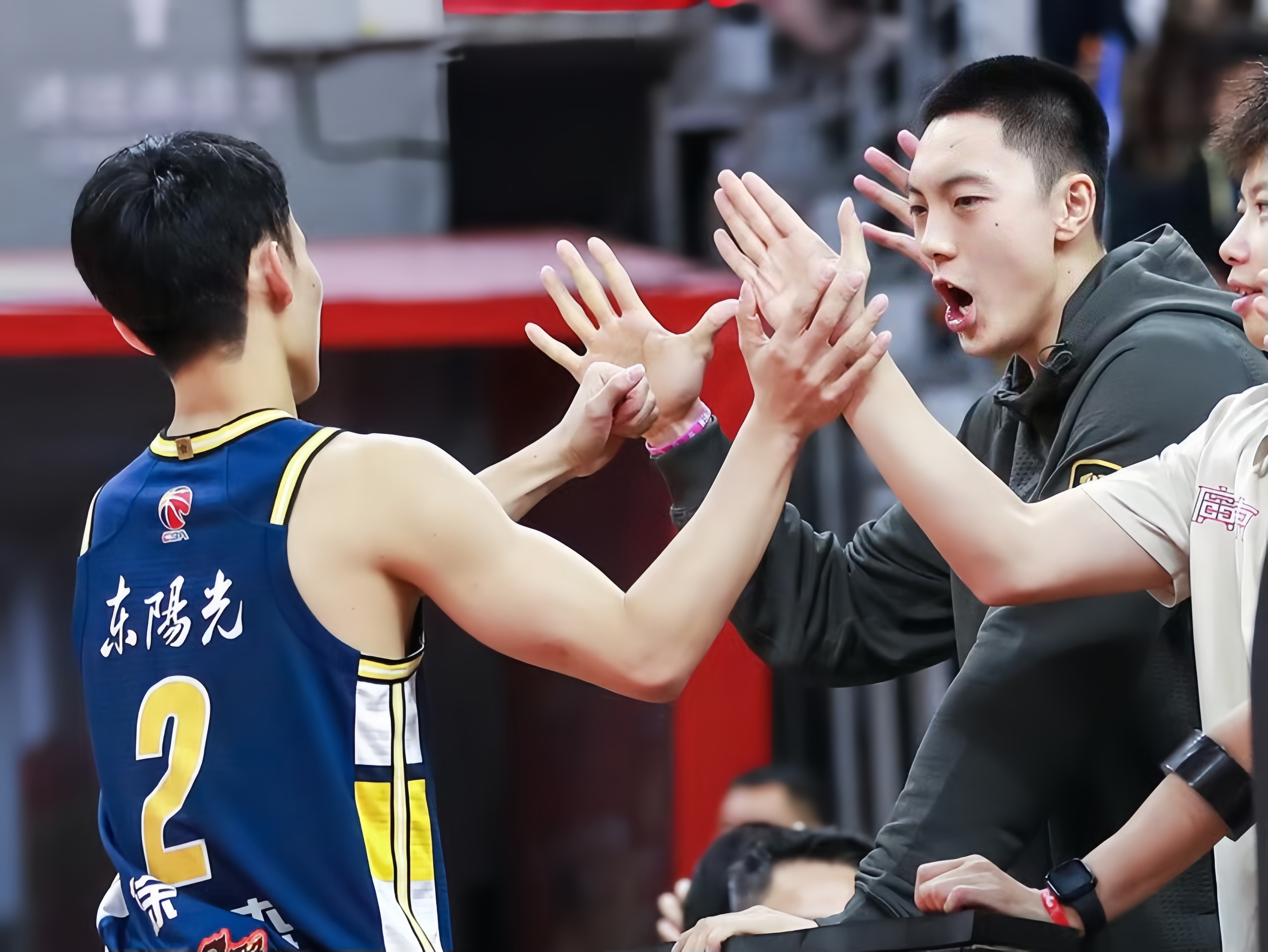 包含激烈对抗：山东鲁能男篮挑战广东宏远的词条
