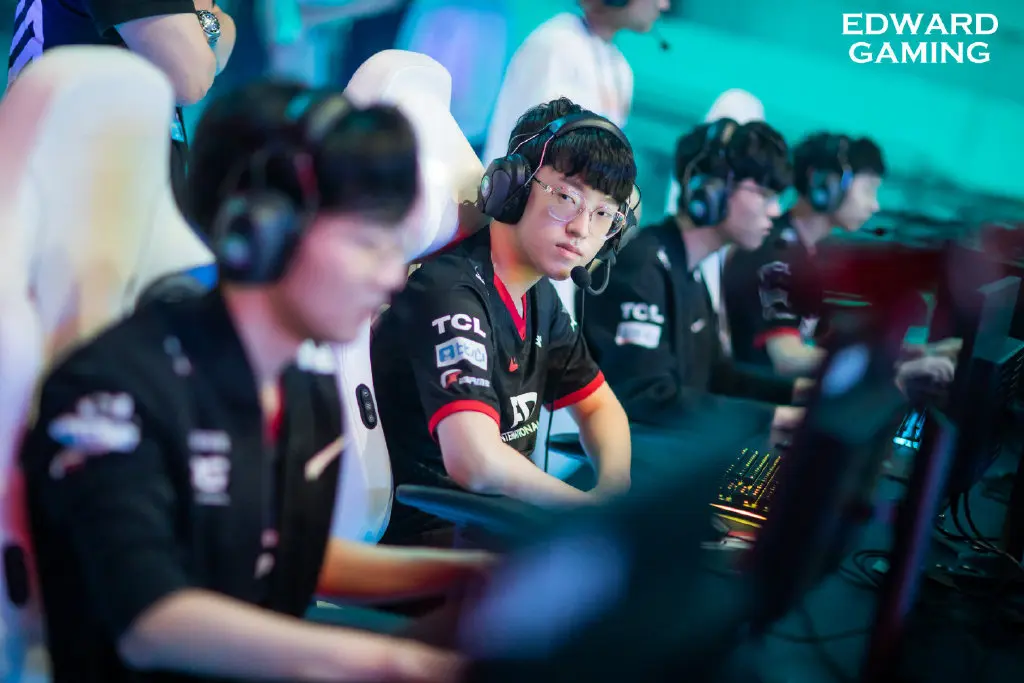 PSG翻盘DRX,Knight打出惊人五杀激烈交锋全球总决赛,让粉丝疯狂欢呼 PSG翻盘DRX,Knight打出惊人五杀激烈交锋全球总决赛,让粉丝疯狂欢呼