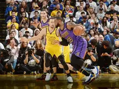 湖人队遭遇连败,詹姆斯发力领队 湖人队遭遇连败,詹姆斯发力领队