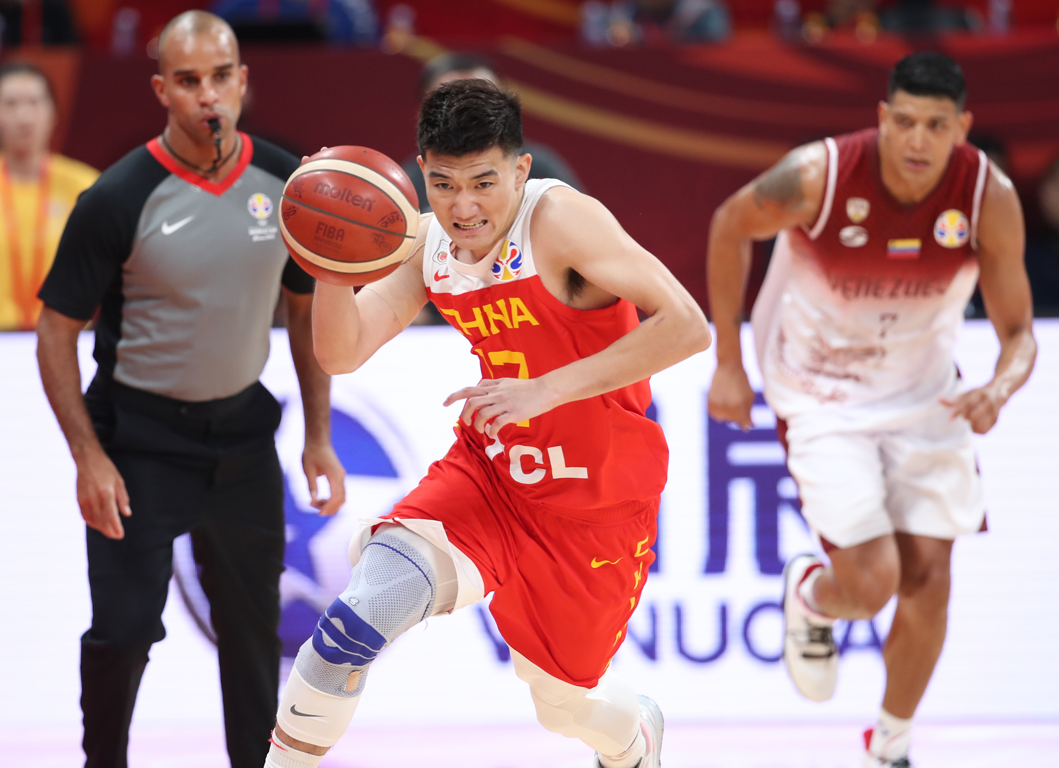 委内瑞拉篮球超级联赛半决赛，实力悬殊