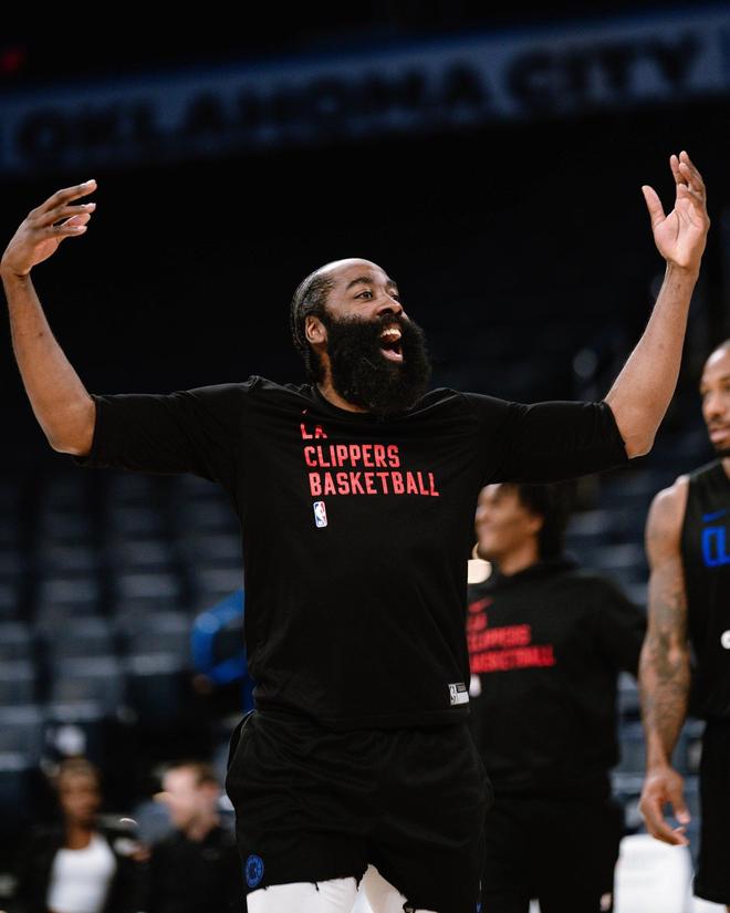 快船不敌雷霆:莱昂纳德极致发威仍不足以助队获胜 快船不敌雷霆:莱昂纳德极致发威仍不足以助队获胜