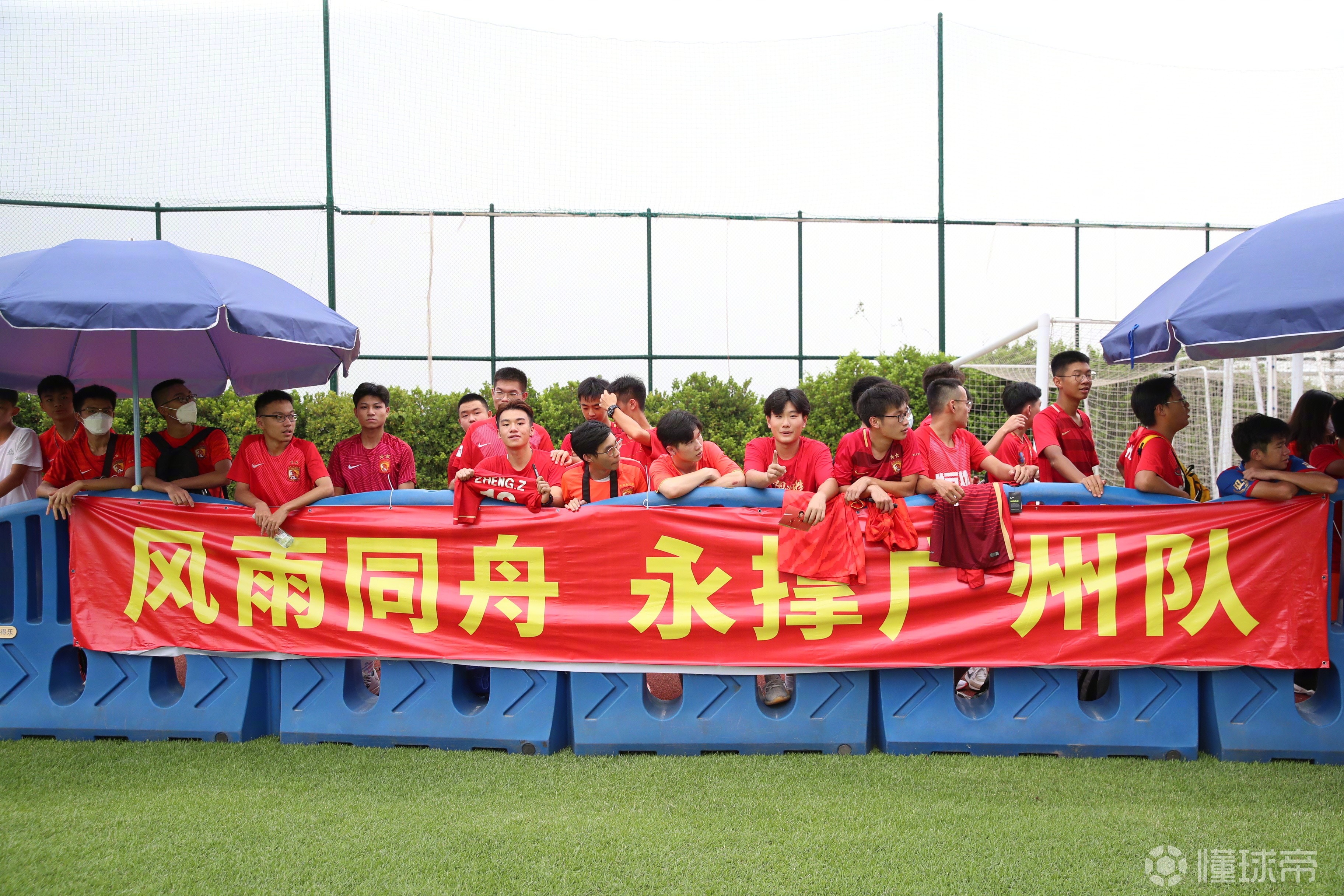 柏林队迎来胜利，球迷热情接受狂欢的简单介绍