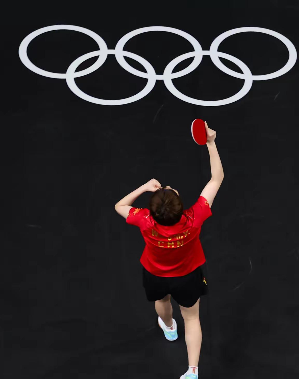 热血比赛精彩绽放：球员们拼尽全力奏响胜利之歌