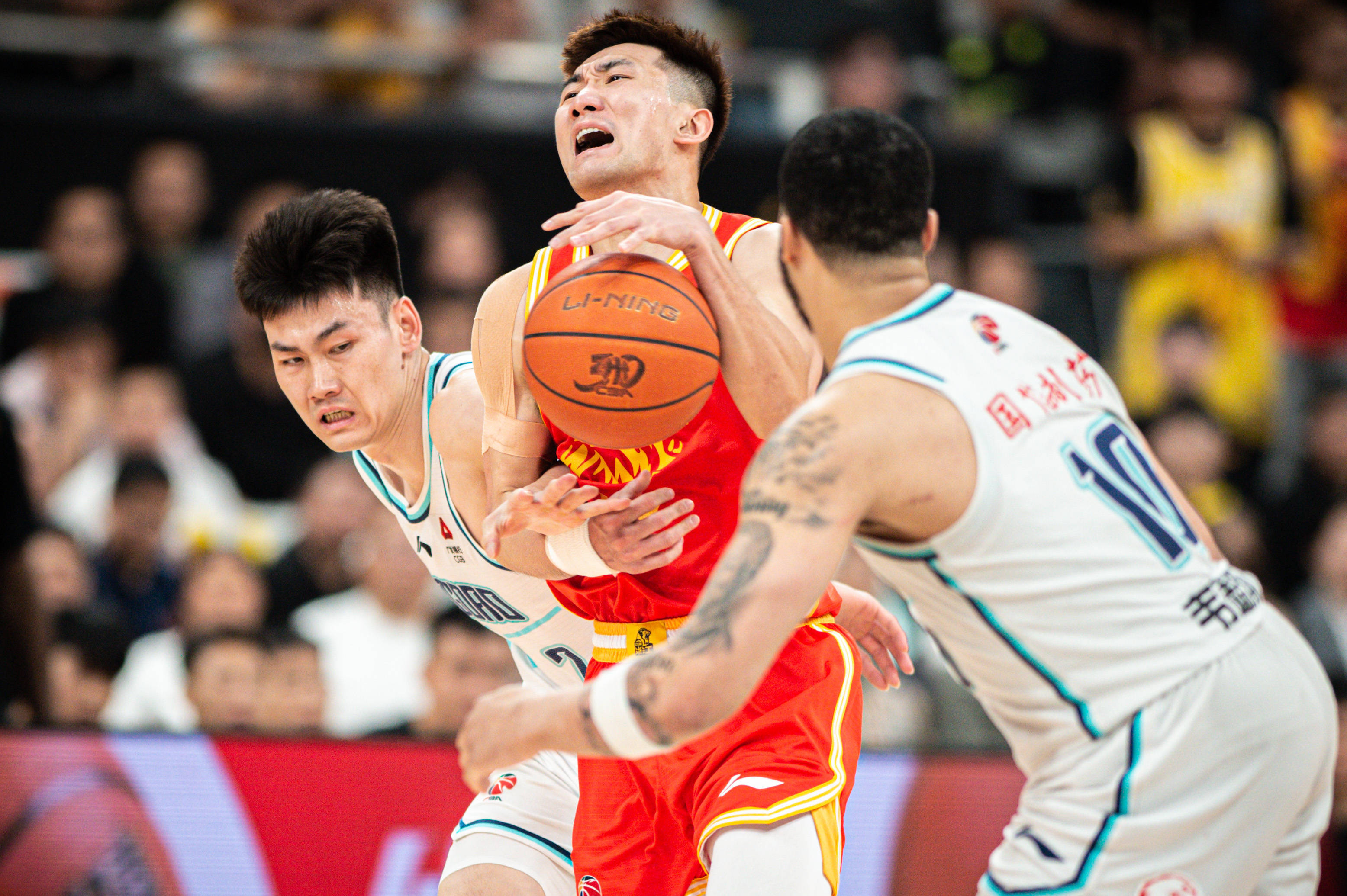 太阳逆转四川队,孙铭徽关键制胜 太阳逆转四川队,孙铭徽关键制胜