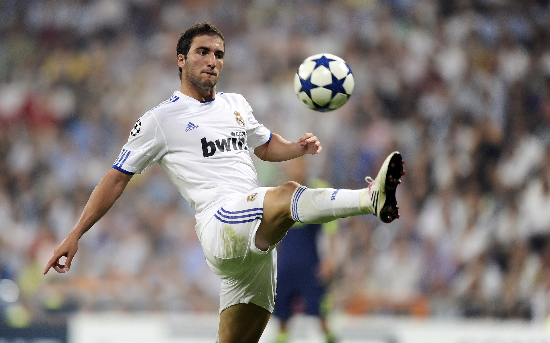 罚球线，一位足球运动员的NBA救赎