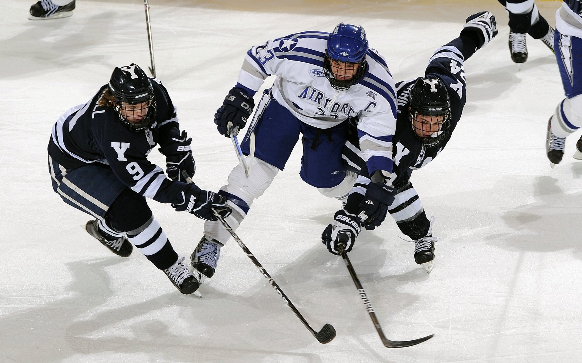 冰刃破茧与铁血碾压，当卡马文加的艺术足球映照哥伦比亚的硬仗哲学